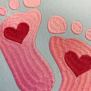 Stickdatei Baby Füßchen in 6 Größen, Maschinenstickerei, Stickmuster mit süßem Motiv zur Geburt Bild 4