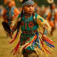Powwow-Tanz eines Kindes in voller Pracht Bild 1