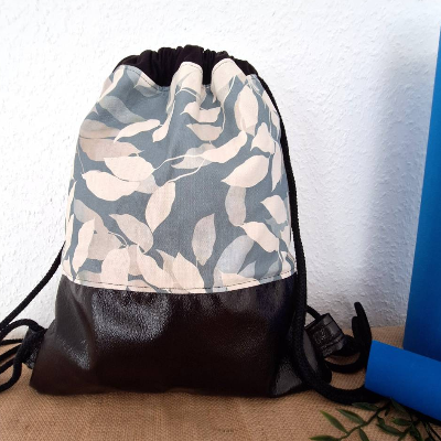 Stoffrucksack & Turnbeutel – Handmade Unikat mit hellem Blätter-Design