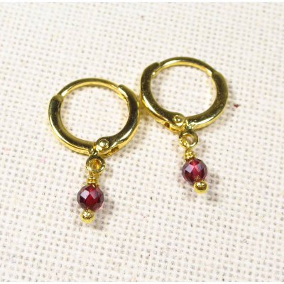 Geburtsstein Ohrringe Januar Granat kleine vergoldete Creolen (2259)