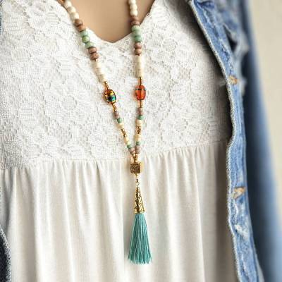 Boho Kette lang mit Peace Zeichen Anhänger – Handgefertigte Hippie Kette mit Edelsteinen, Unikat