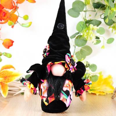 Wichtelbub mit Sakko, Schwarzer Samt mit farbstarken Akzenten , Höhe ca. 33 cm, handgenäht, Unikat