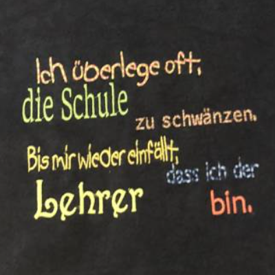 DreamEmbroid Stickdatei „Schule schwänzen Lehrer“ – Lustiges Geschenk für Lehrkräfte