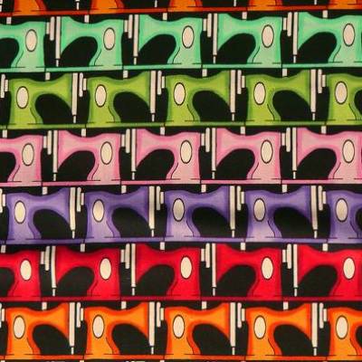 Patchworkstoff Born to sew - kleine Nähmaschinen in 6 verschiedenen Farben von Blank Quilting