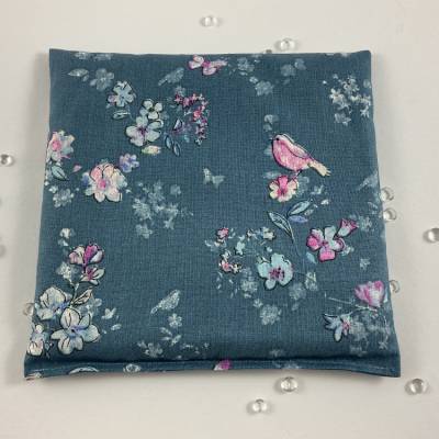 Kleines Kuschel-Körnerkissen 15x15cm, rauchblau mit Blumen und Vögeln – Wärmekissen & Kühlkissen mit Bio-Weizen