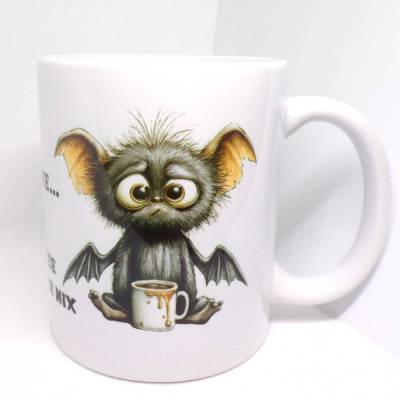 Kawaii Fledermaus Tasse mit Spruch – Lustige Geschenkidee für Morgenmuffel & Kaffee-Liebhaber