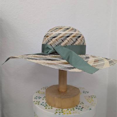 Breitkrempiger Sommerhut mehrfarbig gestreift mit Spiralmuster – Handgefertigt aus Papierstroh