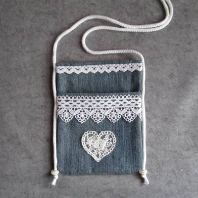 Kleine Jeanstasche, Upcycling, Handytasche, stylisch und nachhaltig, Umhängetasche