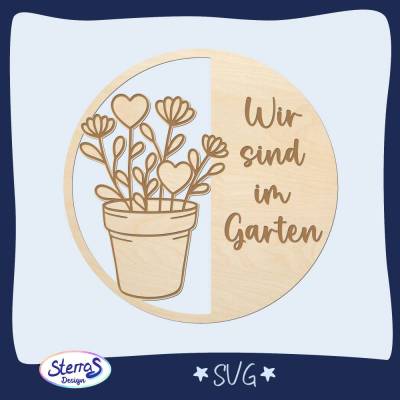 Laserdatei Türschild „Wir sind im Garten“ – Blumentopf mit Blümchen & Herz, personalisierbar, SVG-Datei