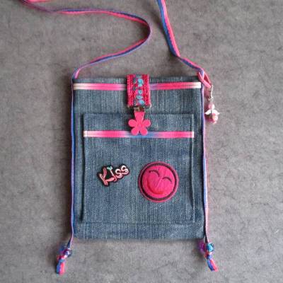 Kleine Jeanstasche, Upcycling, Handytasche, stylisch und nachhaltig, Umhängetasche