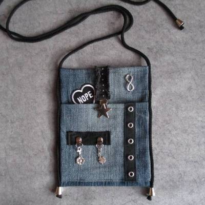 Kleine Jeanstasche, Upcycling, Handytasche, stylisch und nachhaltig, Umhängetasche