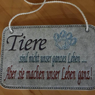 ITH Stickdatei Tiere sind nicht unser ganzes Leben – DreamEmbroid Türschild/MugRug
