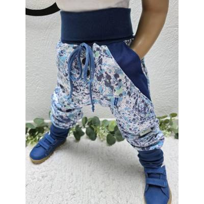 Jeans Pumphose Gr.104-110 Unisex – Handmade Kinderhose mit Dinosaurier-Anhänger & Baggytasche