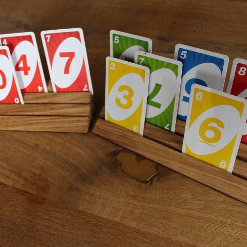 Spielkartenhalter aus massiver Eiche – Handgefertigt in Deutschland