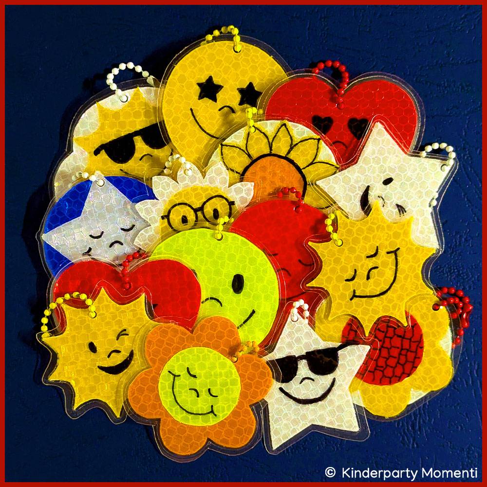 Bastelvorlagen für Reflektoren Taschen Anhänger mit fröhlichen Gesichtern Bild 1