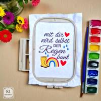 Stickdateien Regen bunt – Fröhliches Spruchmotiv ab 10x10 Rahmen Bild 1