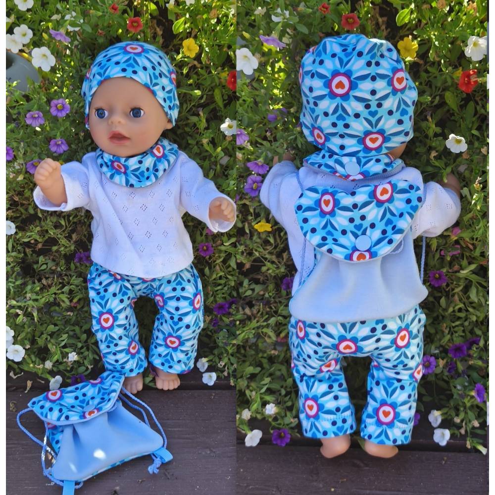 Stickdatei Puppenkleidung Baby Puppe 36cm – Set Halstuch, Mütze, Hose, Rucksack mit Anleitung – Design by Jasmina Bild 1