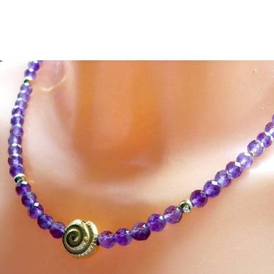 Halskette Amethyst & Gold Schnecke, Halskette zum Geburtstag,Geschenk. Kette für Frau