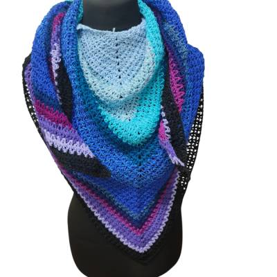 Luxuriöses handgehäkeltes Dreiecktuch 