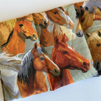 4-Kammer Körnerkissen 42x18cm, Wärmekissen & Kühlkissen mit Bio-Weizen, Pferde