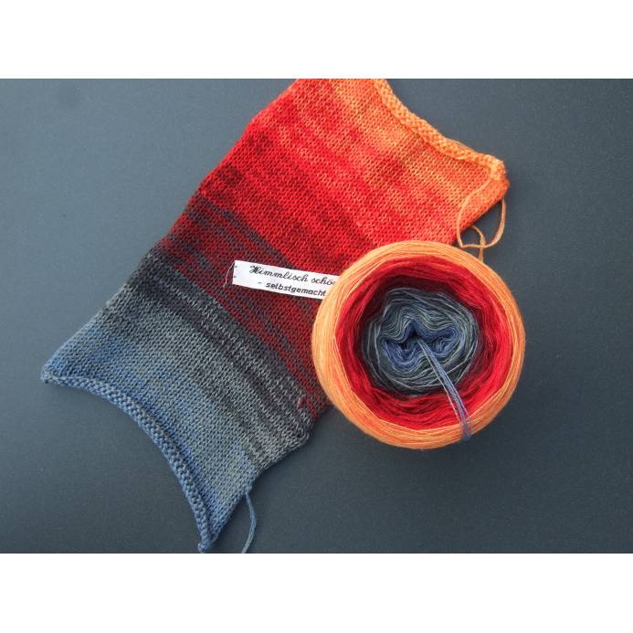 100% Schurwolle Merino extrafein Bobbel - 4-fädig, Farbverlauf Wolke 7 Lava, handgewickelt Bild 1