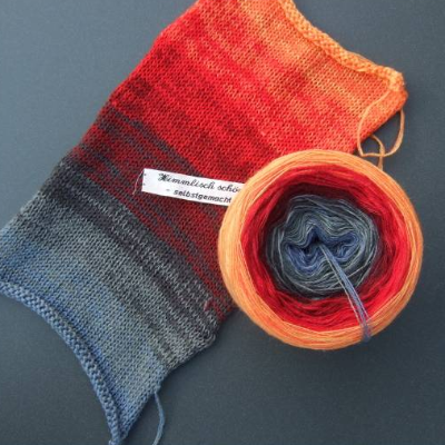 100% Schurwolle Merino extrafein Bobbel - 4-fädig, Farbverlauf Wolke 7 Lava, handgewickelt