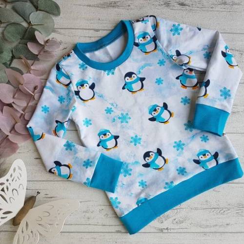 Pinguin Shirt in Türkisblau – Kinder Sweatshirt mit Pinguinen und Herzen in Wunschgröße 68 bis 152