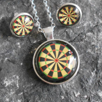 SET Dartscheibe Schmuckset – Versilberte Cabochon Kette & Ohrstecker rund für Dart-Fans