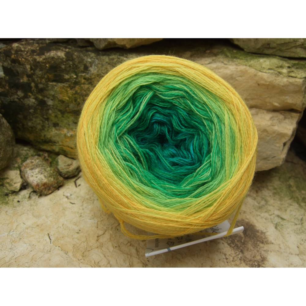 100% Schurwolle Merino extrafein Bobbel - 4-fädig, Farbverlauf Wolke 7 Seifenblasen, handgewickelt Bild 1