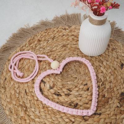 Herz im Makramee-Stil - handgefertigt