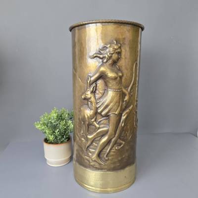 Schirmständer aus Kupfer mit Relief  - Diana Jagdszene - wohl handgearbeitet