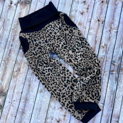 Gemütliche Cordhose 110/116 im Leo-Look