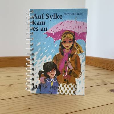 Vintage-Notizbuch „Auf Sylke kam es an“ – handgefertigt aus 60er-Kinderbuch – nostalgisches, nachhaltiges Unikat