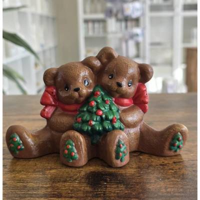Weihnachtsdekoration - Teddybären mit Weihnachtsbaum - Keramik -