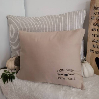 Herbstkissen Farmhouse – Dekokissen Hellbraun 30x40 / 40x60 cm – Farm Fresh Pumpkins Kissen