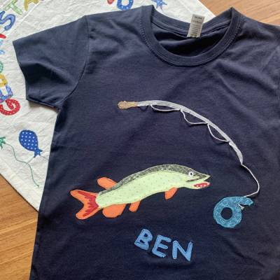 Geburtstagsshirt, Namensshirt, Langarmshirt, T-Shirt, angeln, Angel, Fisch, Hecht,  personalisierbar, Zahl versch. Farbe