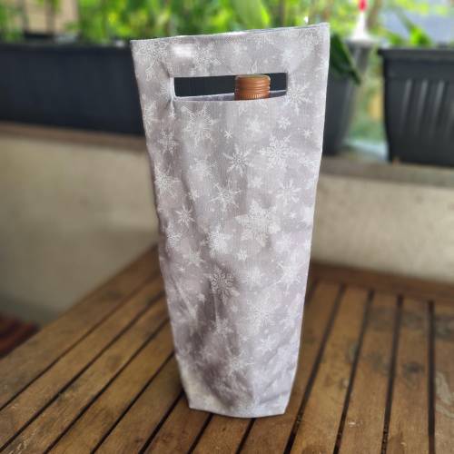 Flaschentasche 38x10x8 cm – Geschenktasche Flaschenbeutel grau mit Schneeflocken Motiv