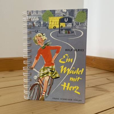 Retro Notizbuch „Ein Mädel mit Herz“ aus altem Kinderbuch upcycling Geschenk Retrobuch nostalgisch