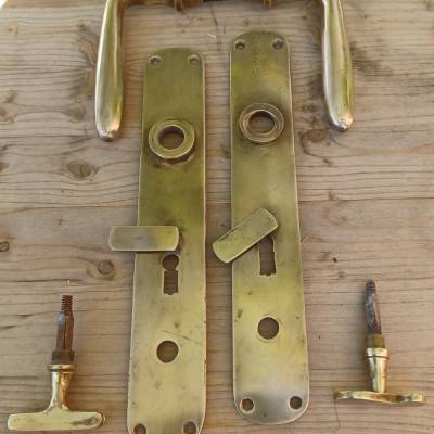 Antike Drückergarnitur aus massivem Messing für Berliner Altbau Tür – Original 20er Jahre