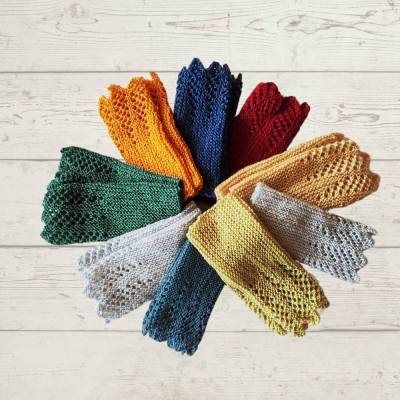 Handgestrickte Stulpen mit Lochmuster, Stulpen für die kältere Jahreszeit