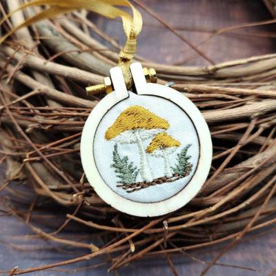 Stickdatei kleiner Pilz in zwei Größen