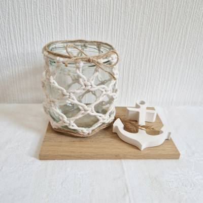 Maritimes Windlicht aus Makramee mit einem Anker