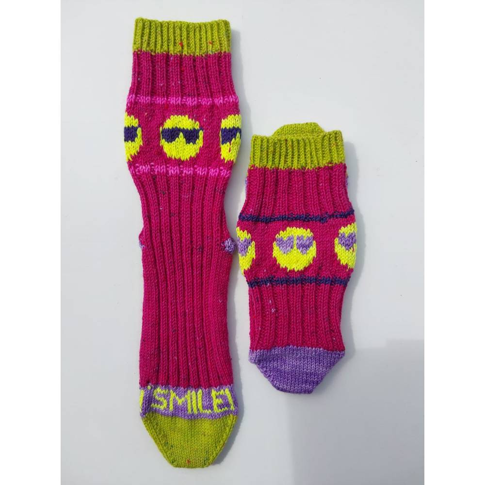 Emoji Socken stricken – Strickanleitung für fröhliche Colorwork-Socken
