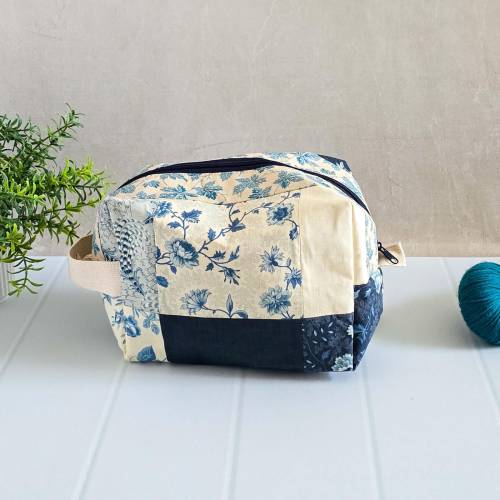 Kosmetiktasche Patchwork Blau – Handgemachte Ella Bag aus Baumwolle mit Reißverschluss