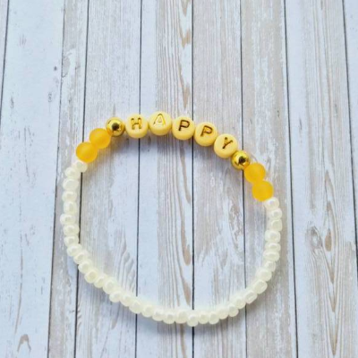 Armband aus Rocailles-Perlen  Buchstabenperlen Happy handgemacht dehnbar