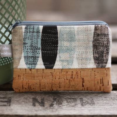 Kleines Schlüsseletui SMILLA aus Kork & Baumwolle in Hellblau und Weiß – Mini-Geldbörse & Schlüsseltäschchen 12 x 8,5 cm