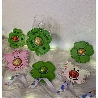 Stickdatei Silvester Kleeblatt & Schwein mit Schoki Nase – Geschenkanhänger & Gutscheine 10x10