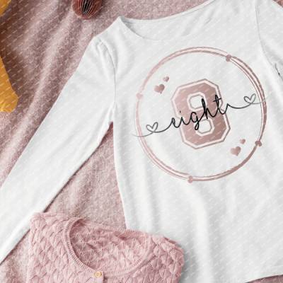 Individuelles Bügelbild Zahl im Kreis mit Herzen & Schriftzug – Geburtstagsshirt personalisierbar