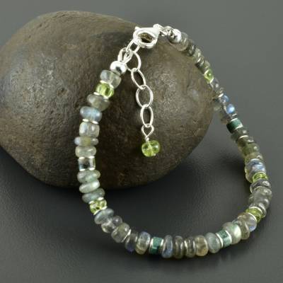 Armband mit Labradorit, Peridot, Türkis und 925er Silber - edles Armkettchen, Geschenk Freundin, grau
