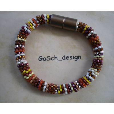 Gehäkeltes Perlenarmband Eifersüchtige Erdmännchen – Handgefertigt, modisch, einzigartig